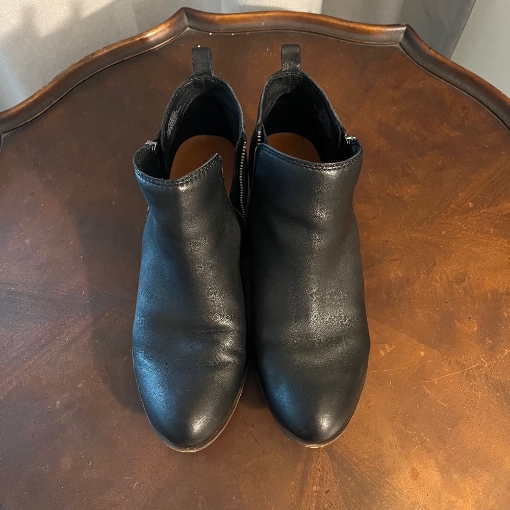 Lucky Brand Basel Leather Flat Bootie, Black size 9
